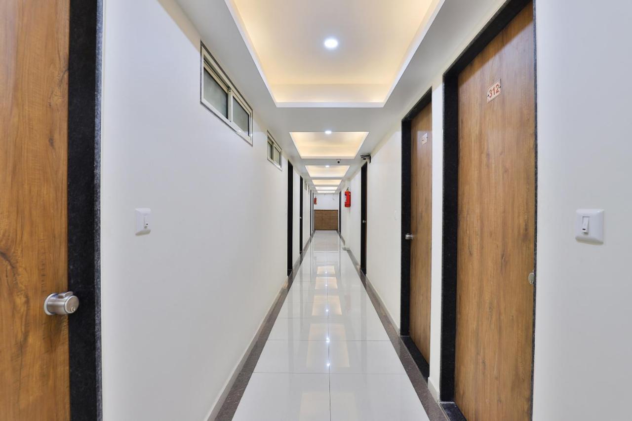Oyo 25009 Hotel Crystal 阿穆达巴 外观 照片