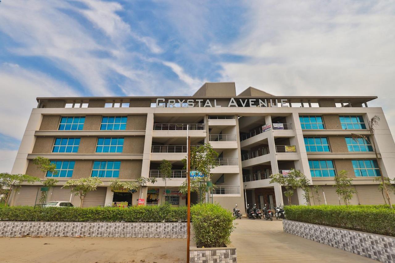 Oyo 25009 Hotel Crystal 阿穆达巴 外观 照片