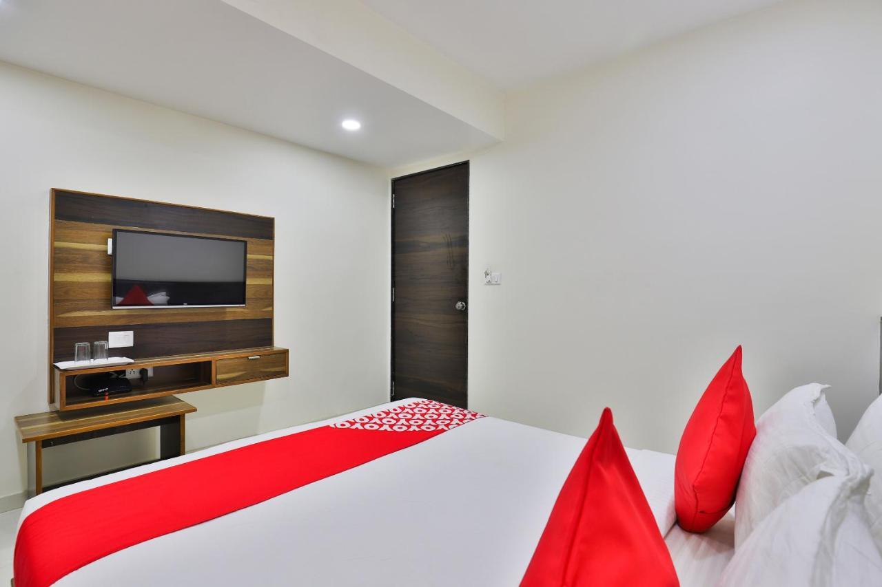 Oyo 25009 Hotel Crystal 阿穆达巴 外观 照片