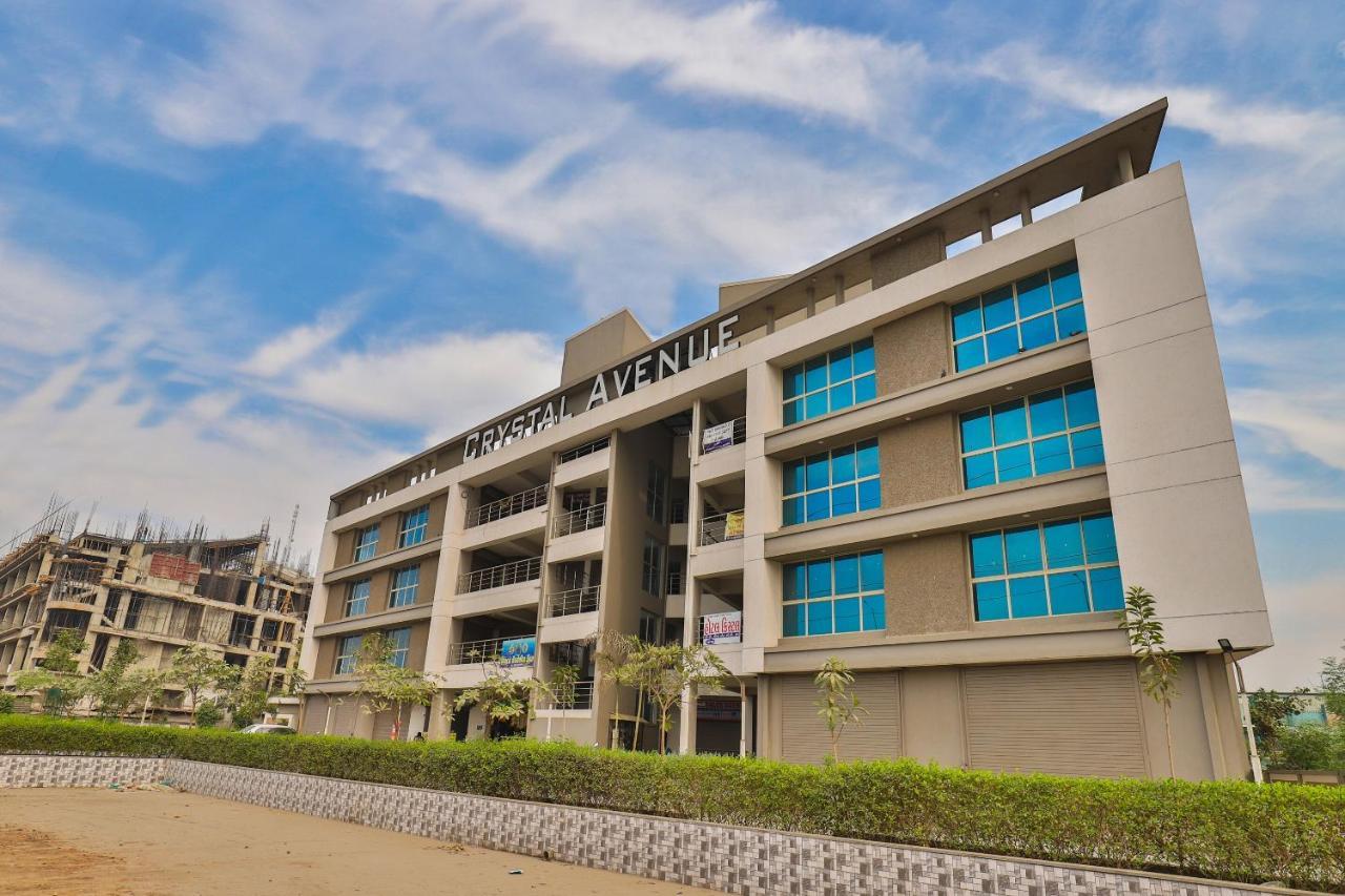Oyo 25009 Hotel Crystal 阿穆达巴 外观 照片